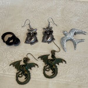 Silver and Black Animal Jewelry Set